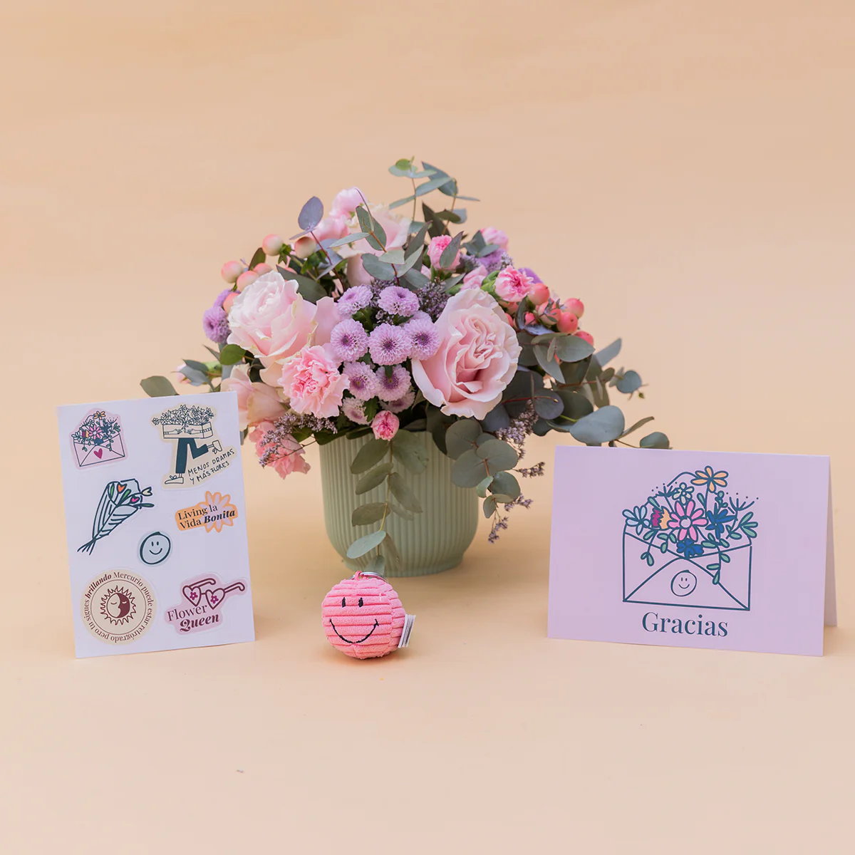 Arreglo de Rosas con Llavero, Pegatinas y Tarjeta - Image 4