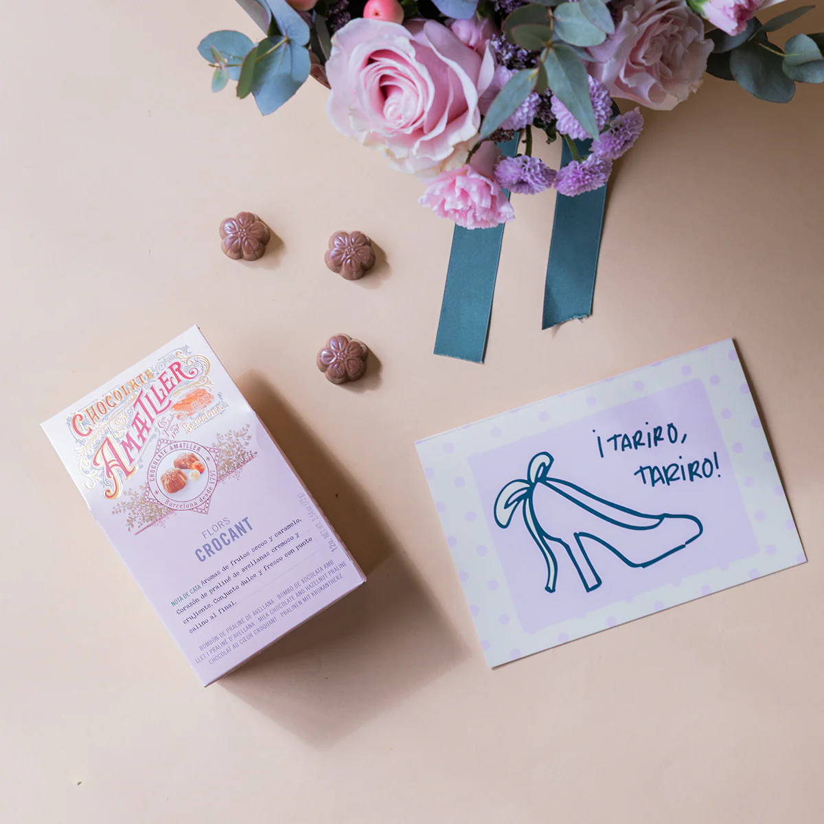 Arreglo de Rosas con Envoltorio, Bombones y Tarjeta - Image 3