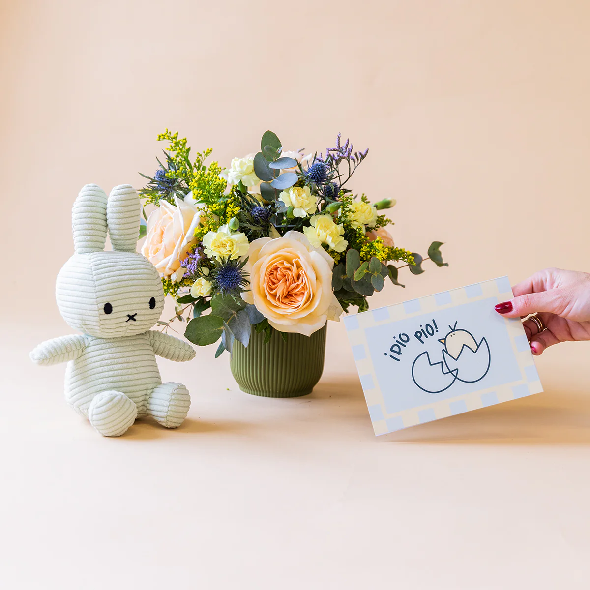 Arreglo de Rosas crema con Peluche y Tarjeta - Image 4