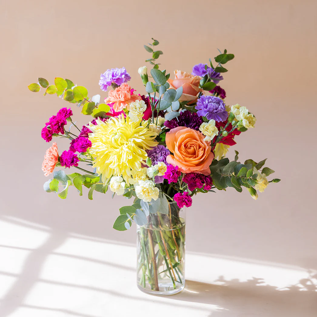 Ramo de Flores Coloridas con Jarrón y Tarjeta - Image 3