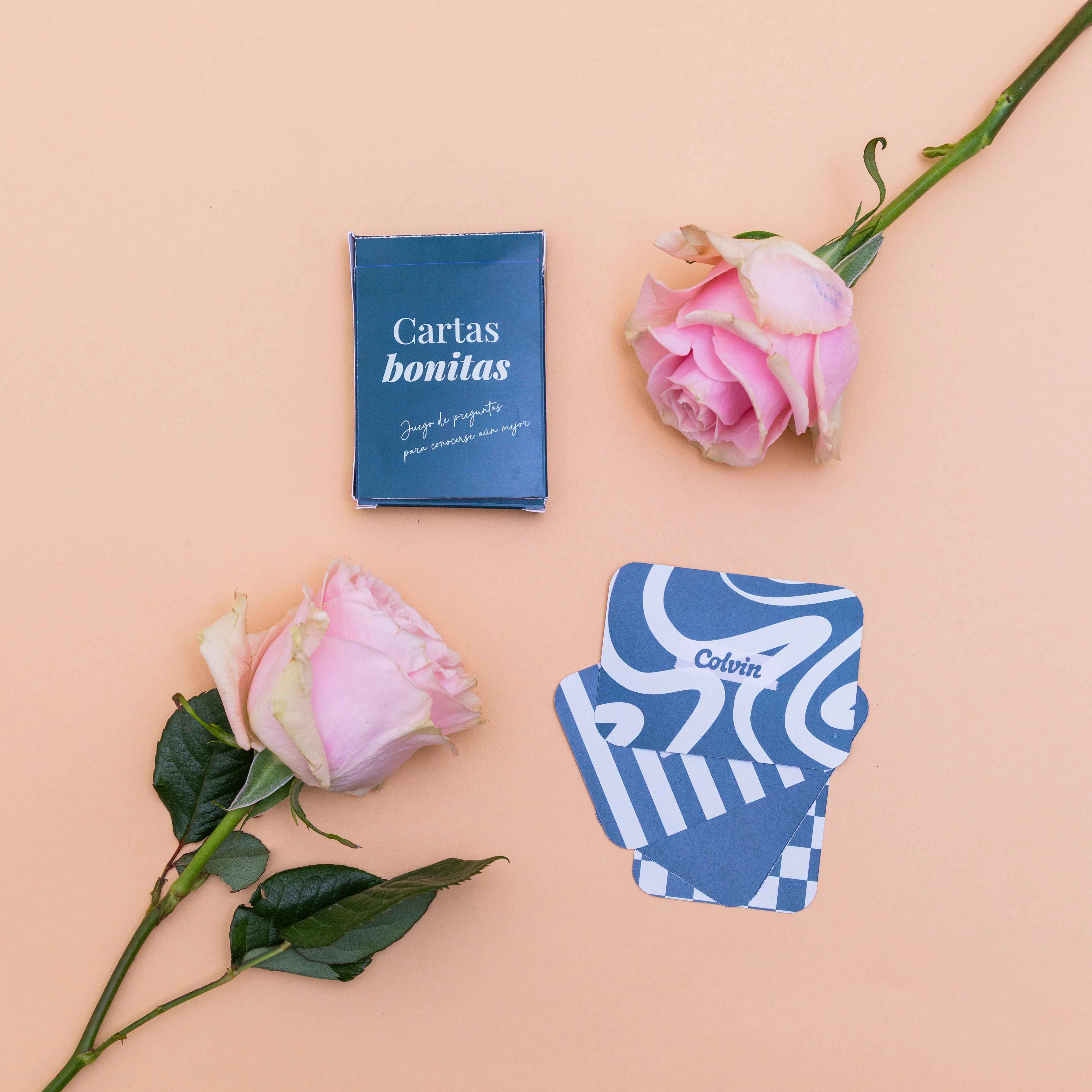 El Regalo Perfecto - Ramo de flores y juego de cartas - Image 6