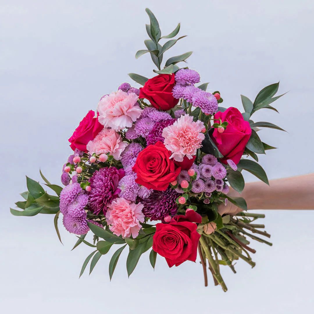 El Hechizo - Ramo de flores rojas y moradas - Image 4