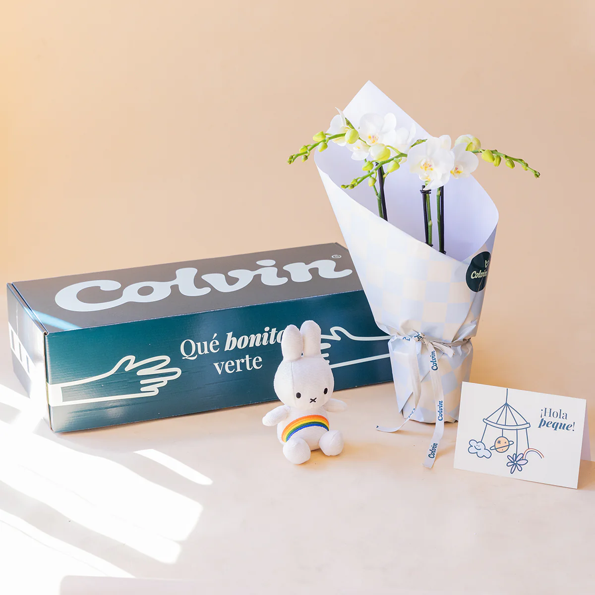 Orquídea Blanca con Envoltorio, Peluche y Tarjeta - Image 4